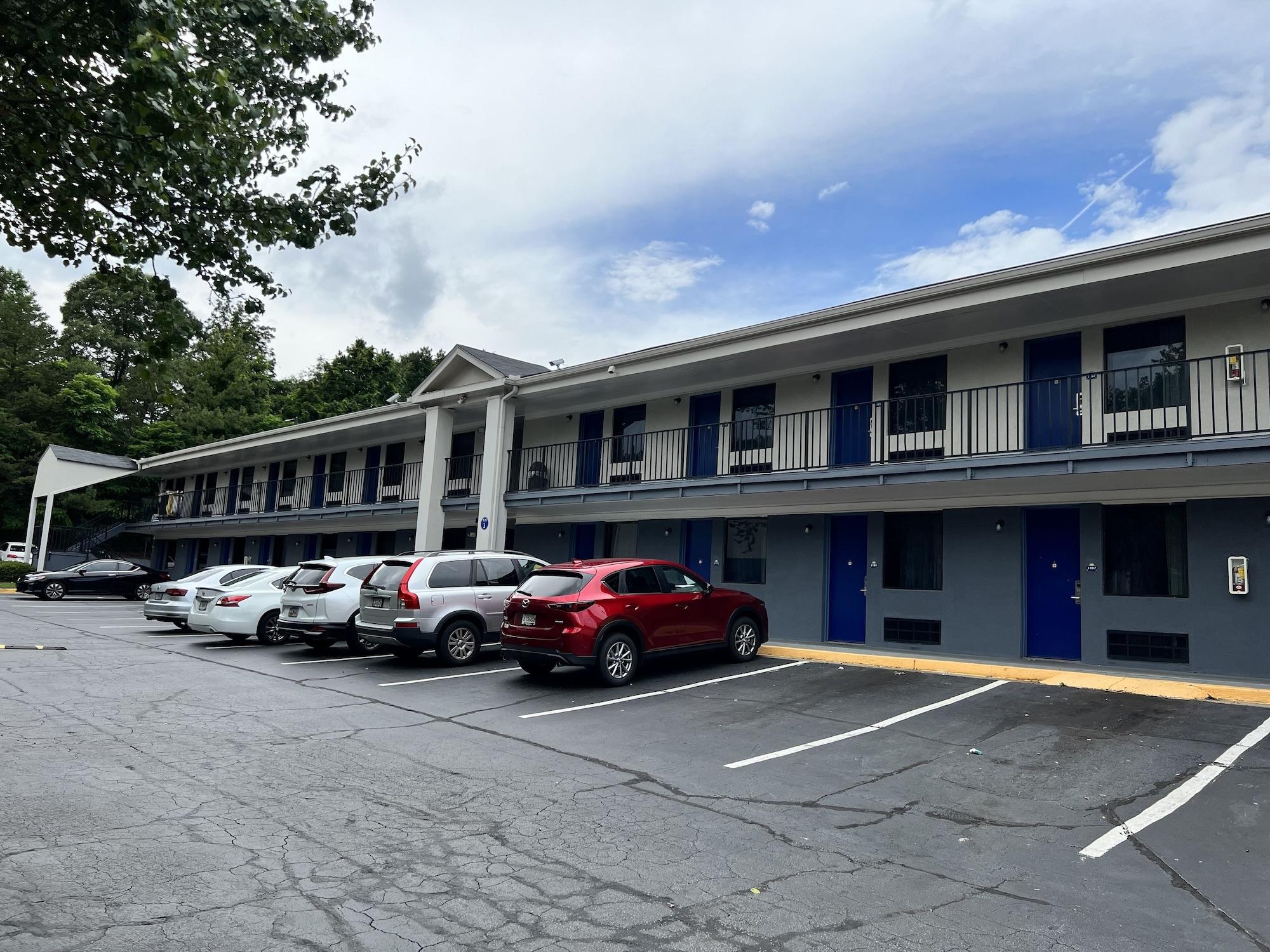Vista Exterior Days Inn by Wyndham College Park Airport Best Road