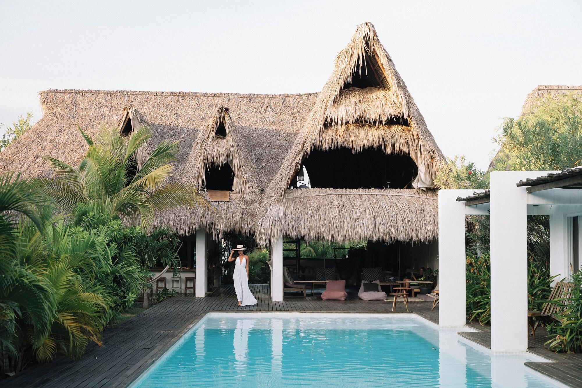 Vista Lobby Swell Surf & Lifestyle Hotel