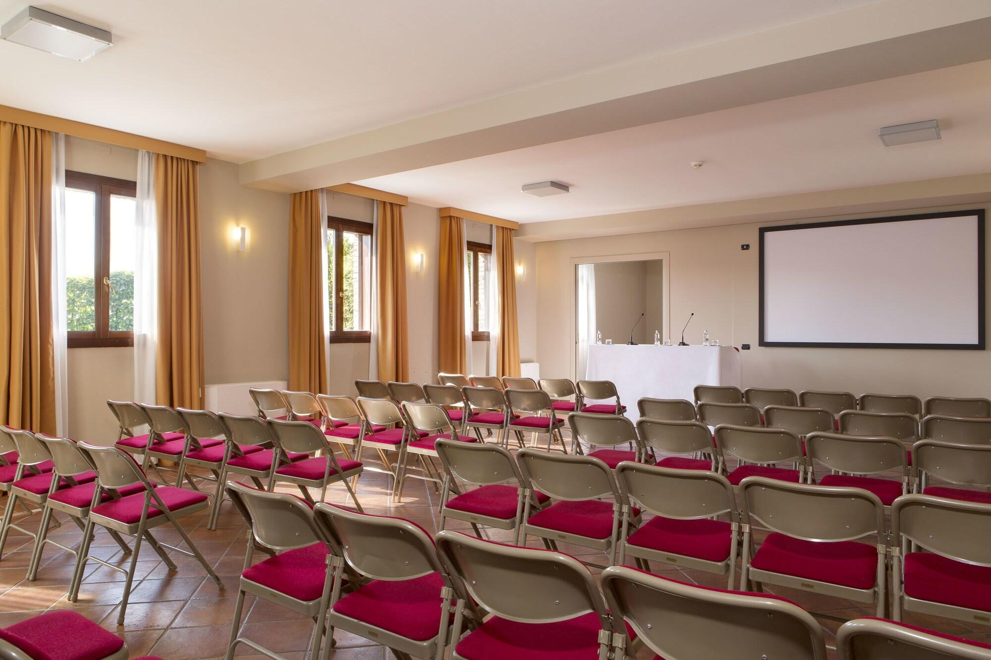 Sala de Reuniones Maranello Palace