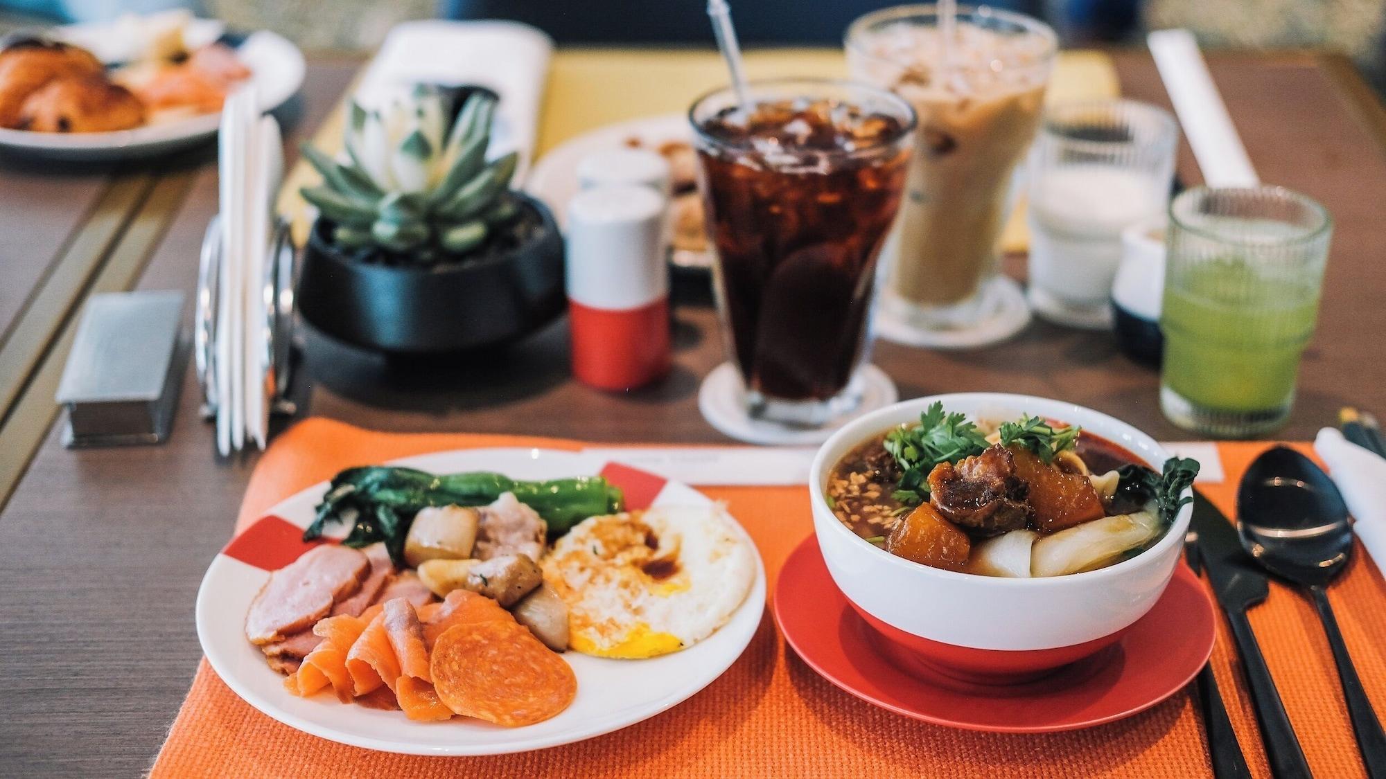 Restaurant Hotel Indigo Guangzhou Haixinsha by IHG