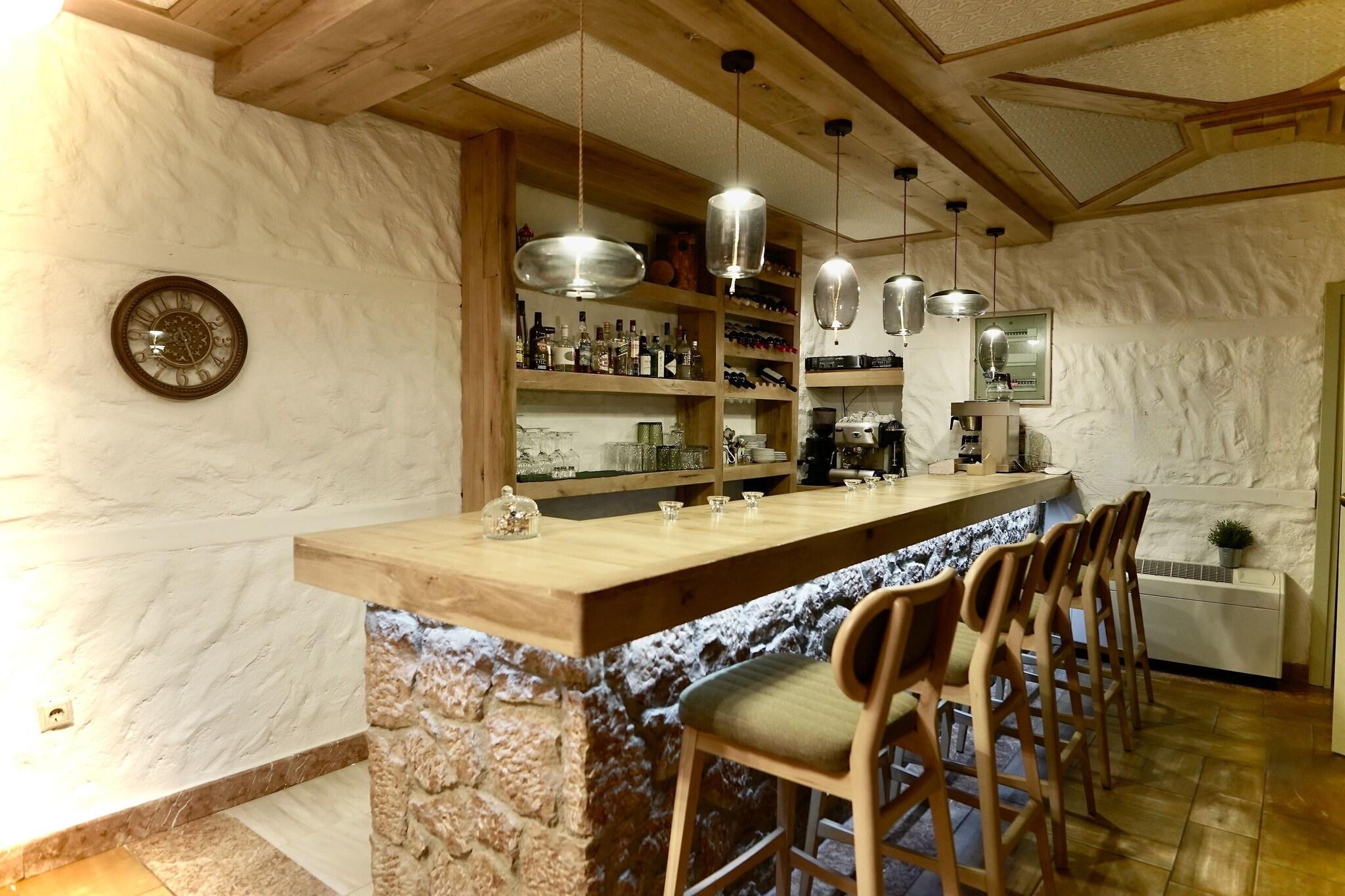 Bar/Salón Xenonas Iresioni