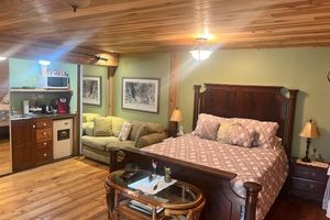 Alojamiento - A Retreat -Romantic,Private Hot Tub,Riverside,Forest, Private,Quiet, not a hotel