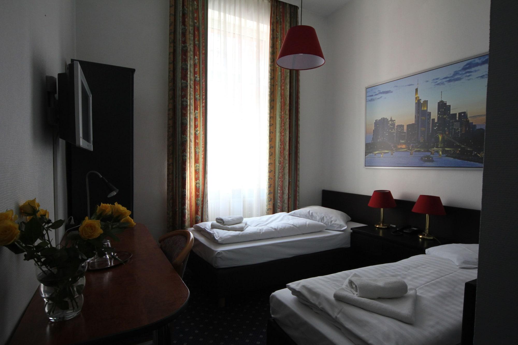 Varios Hotel Carlton
