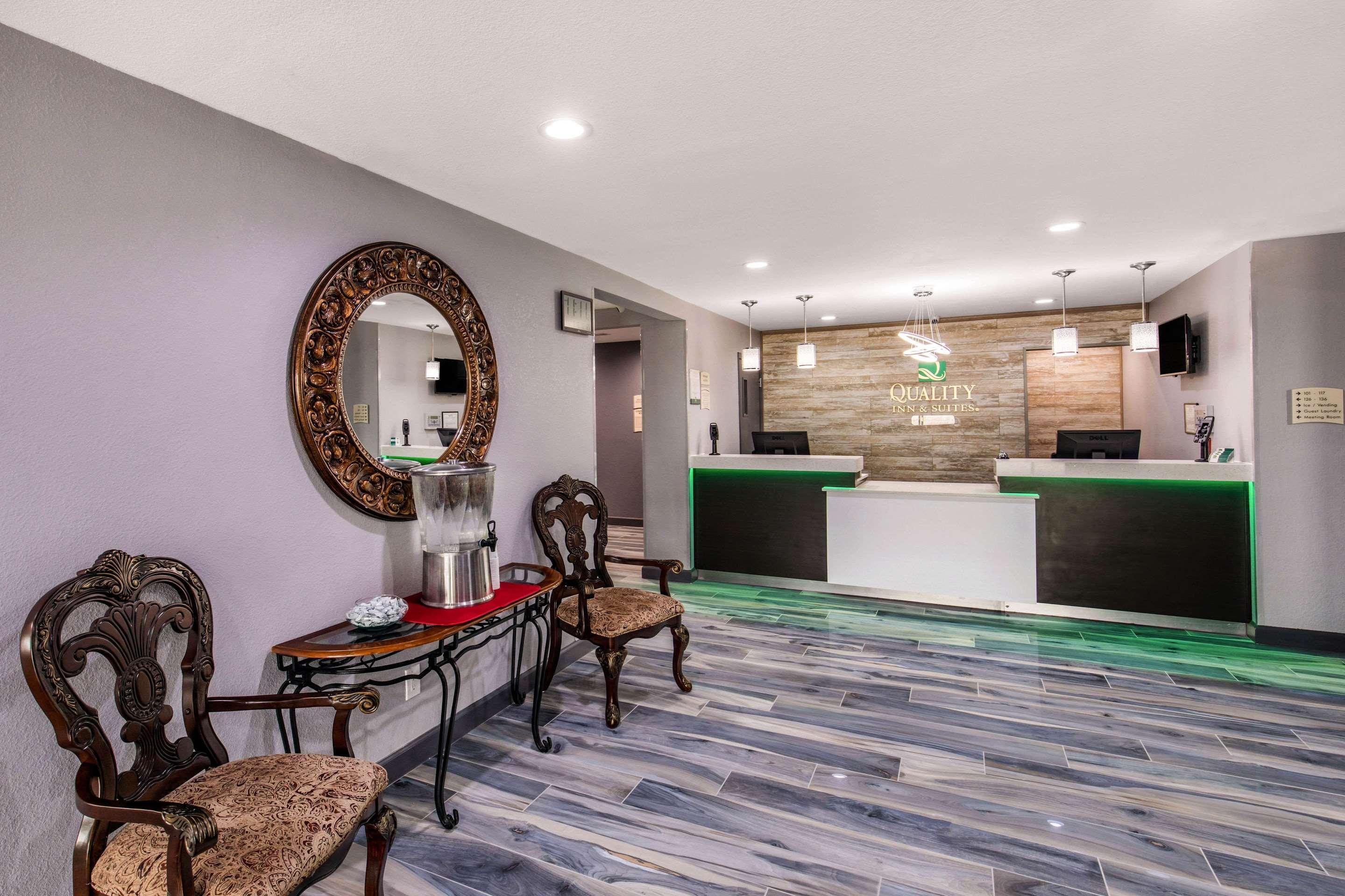 Vista Lobby Quality Inn & Suites Plano East - Richardson