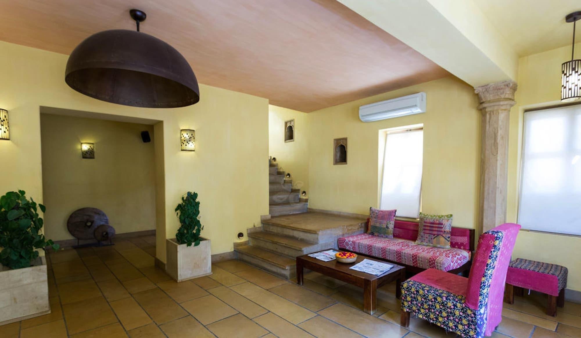 Vista Lobby 1st Gate Home - Fusion