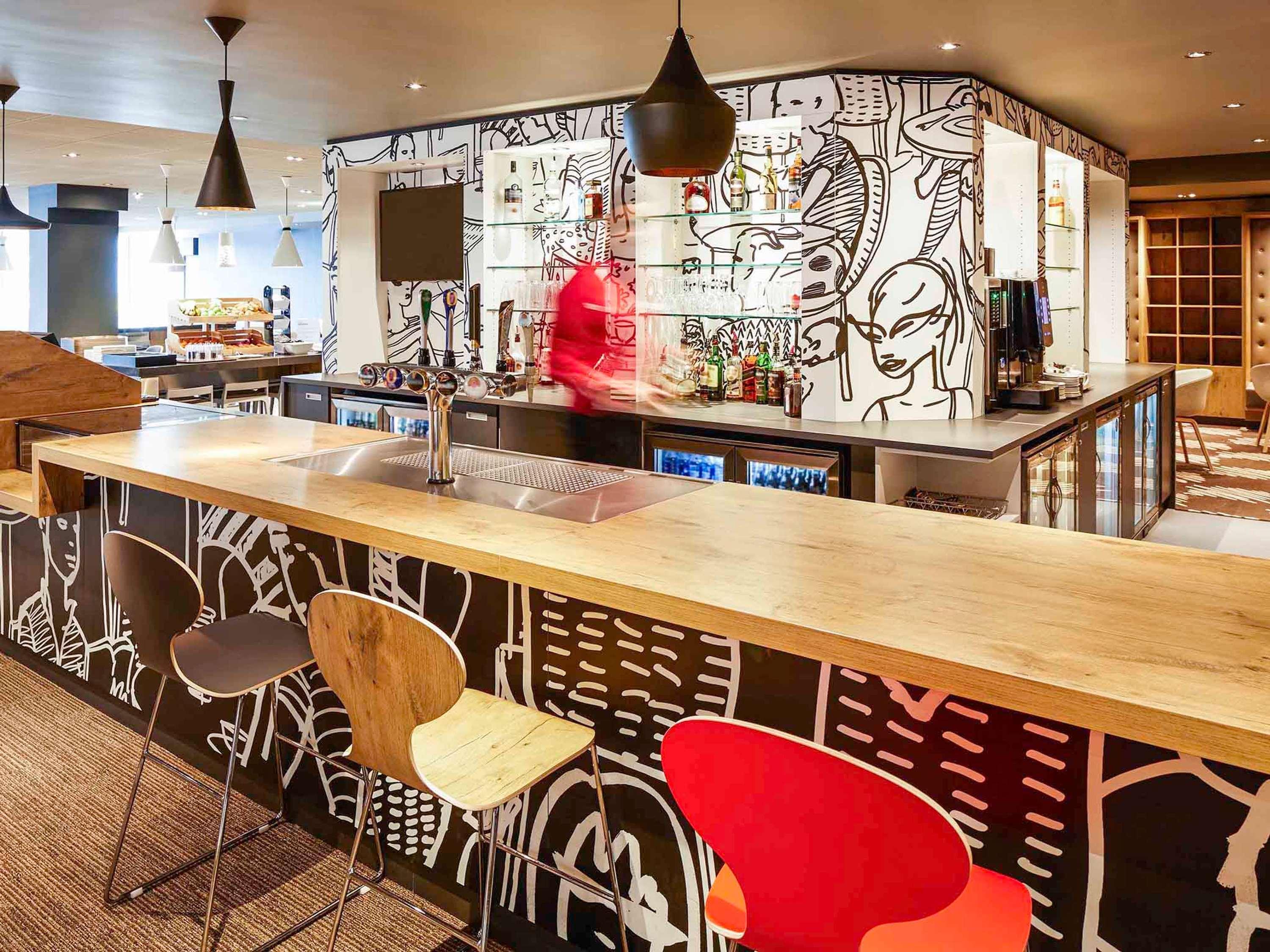 Bar/Salón ibis London Heathrow Airport