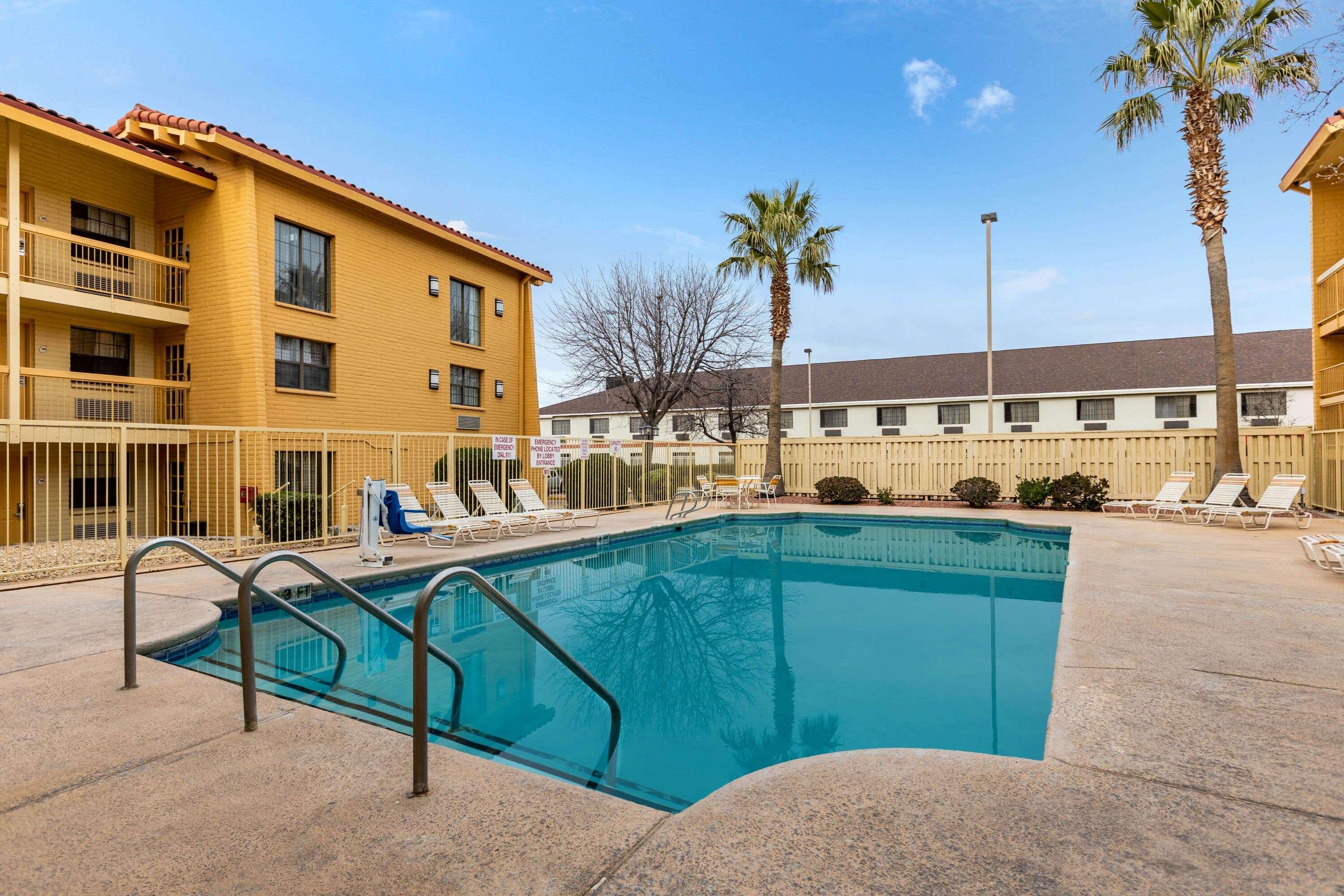 Vista Piscina La Quinta Inn by Wyndham El Paso West