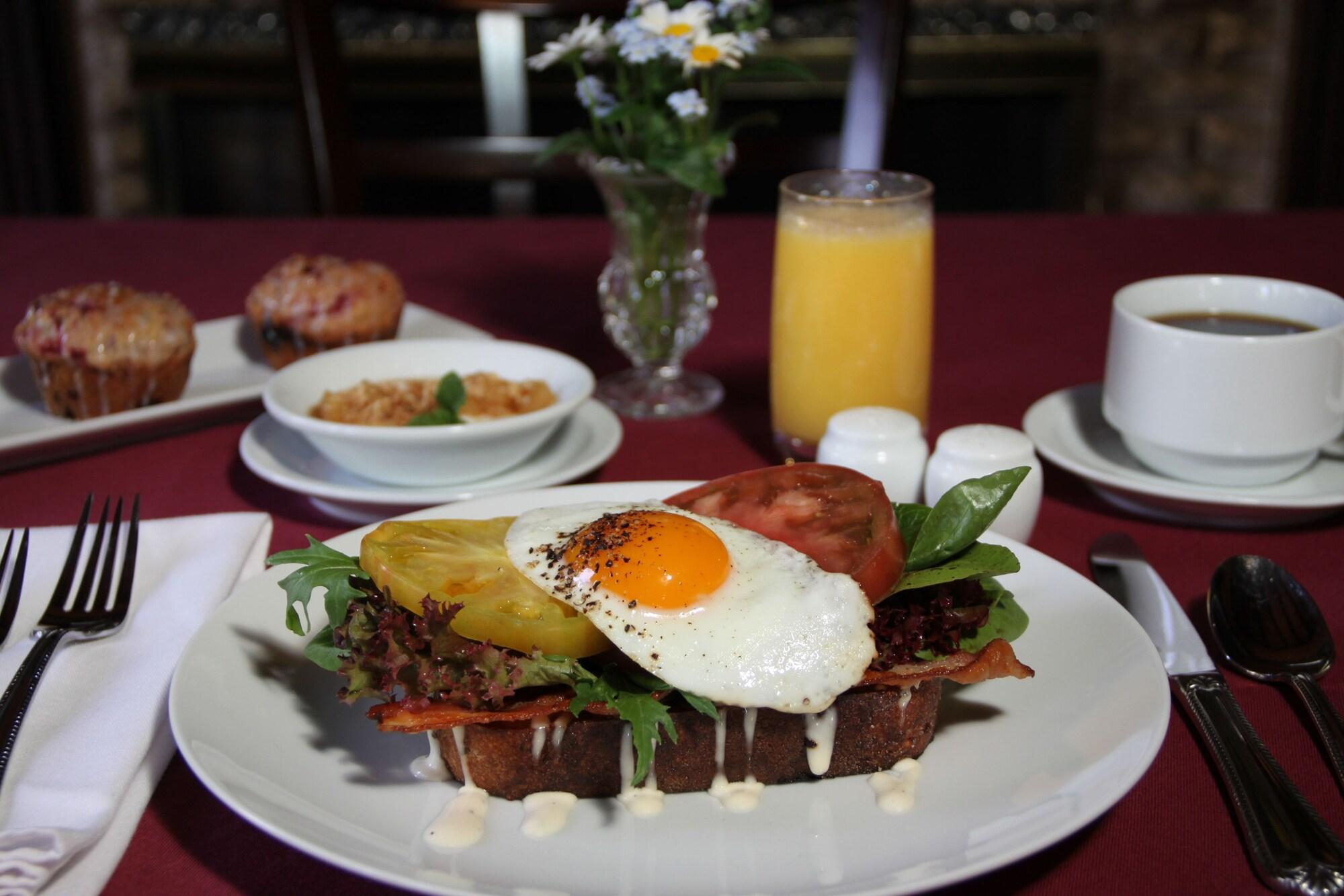 Restaurant Kelley & Young Wine Garden Inn