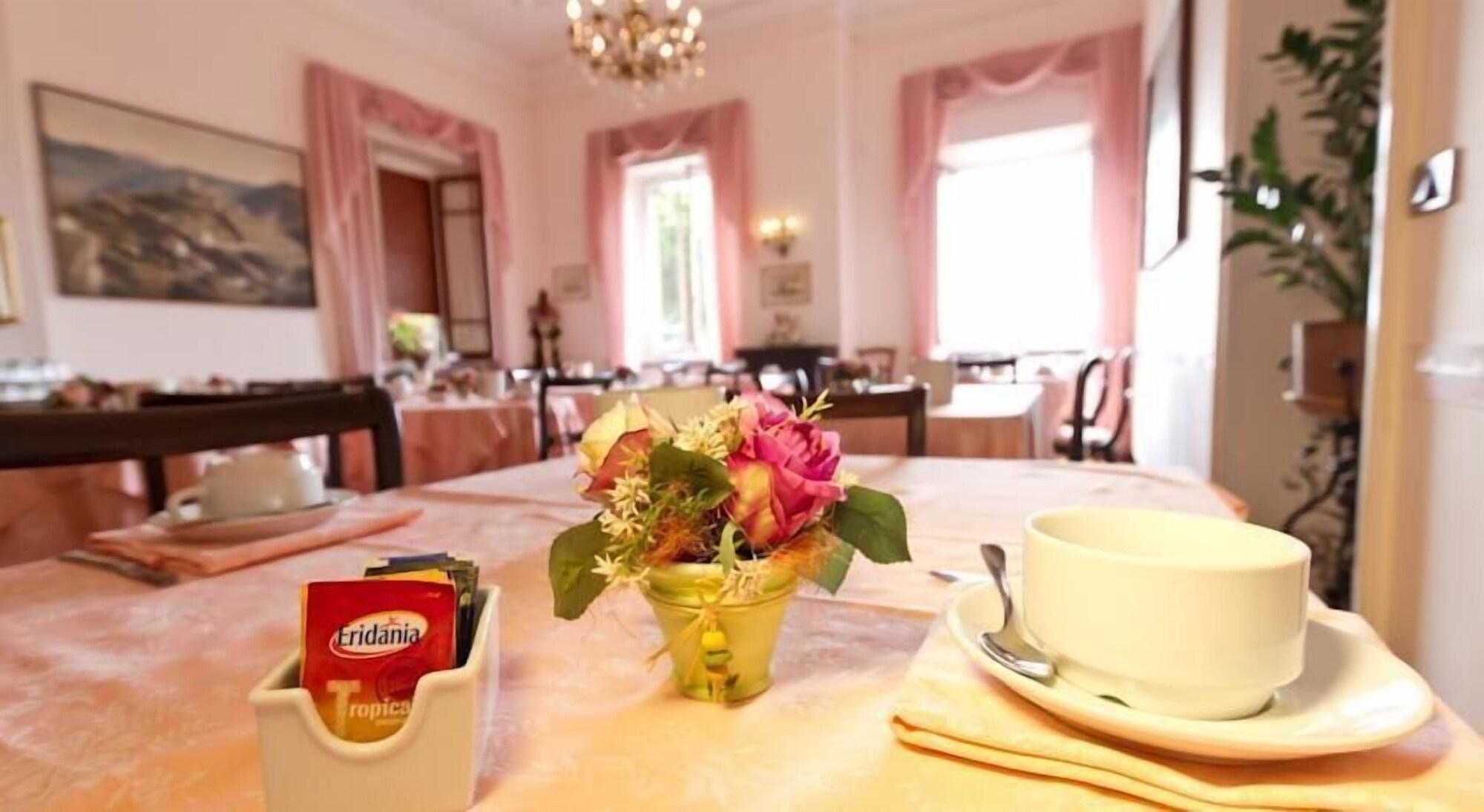 Bar/Salón Hotel La Vela