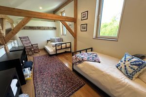 Alquiler Vacacional - Newly built, large modern timber frame apartment in Charlotte, VT