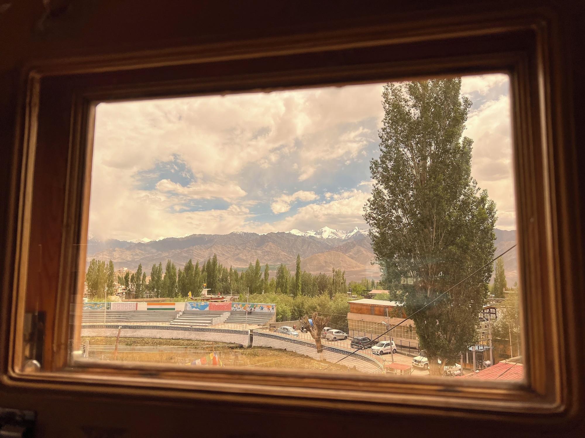 Vista Exterior Hotel New Glacier View