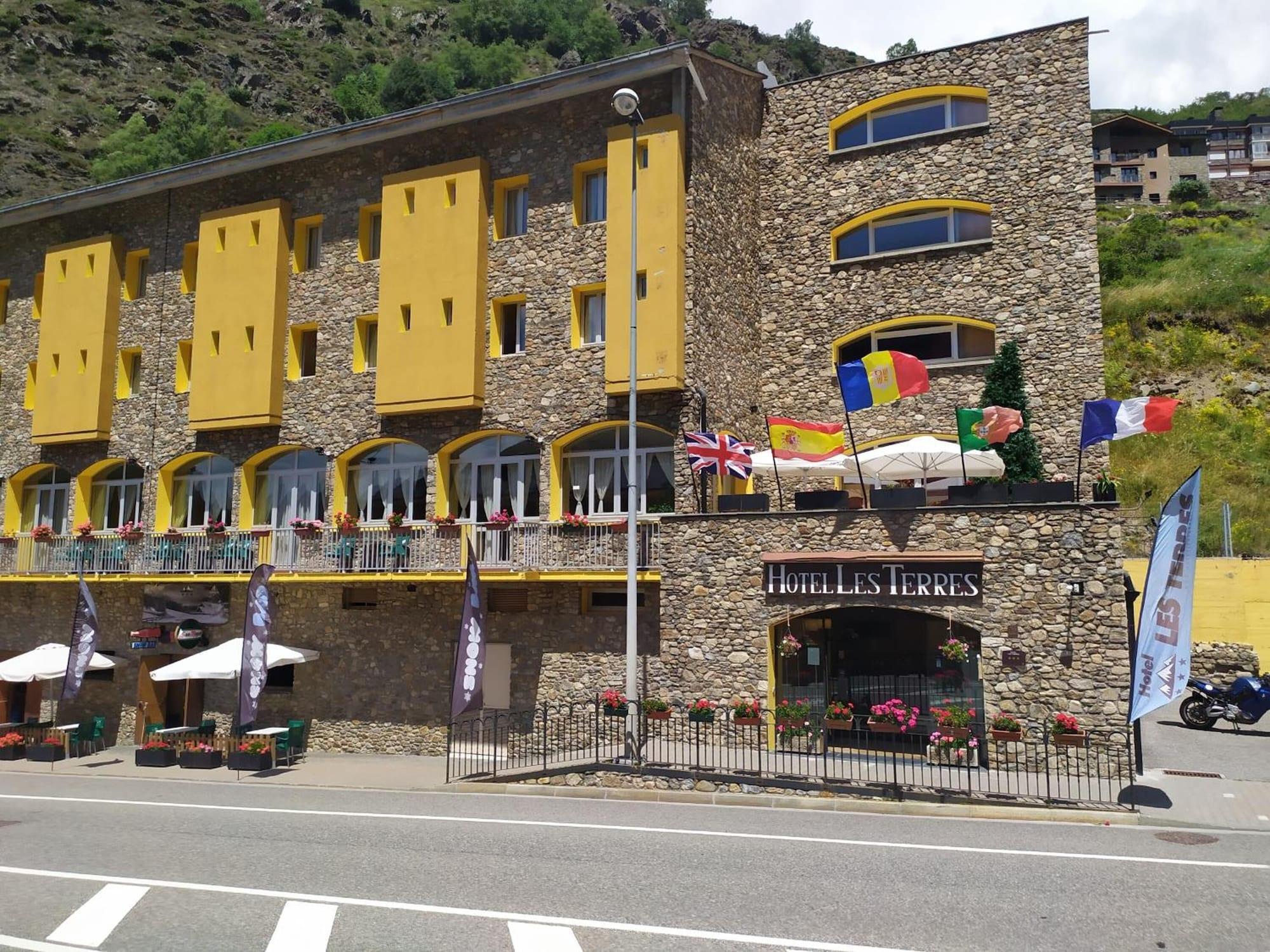 Vista Exterior Hotel Les Terres
