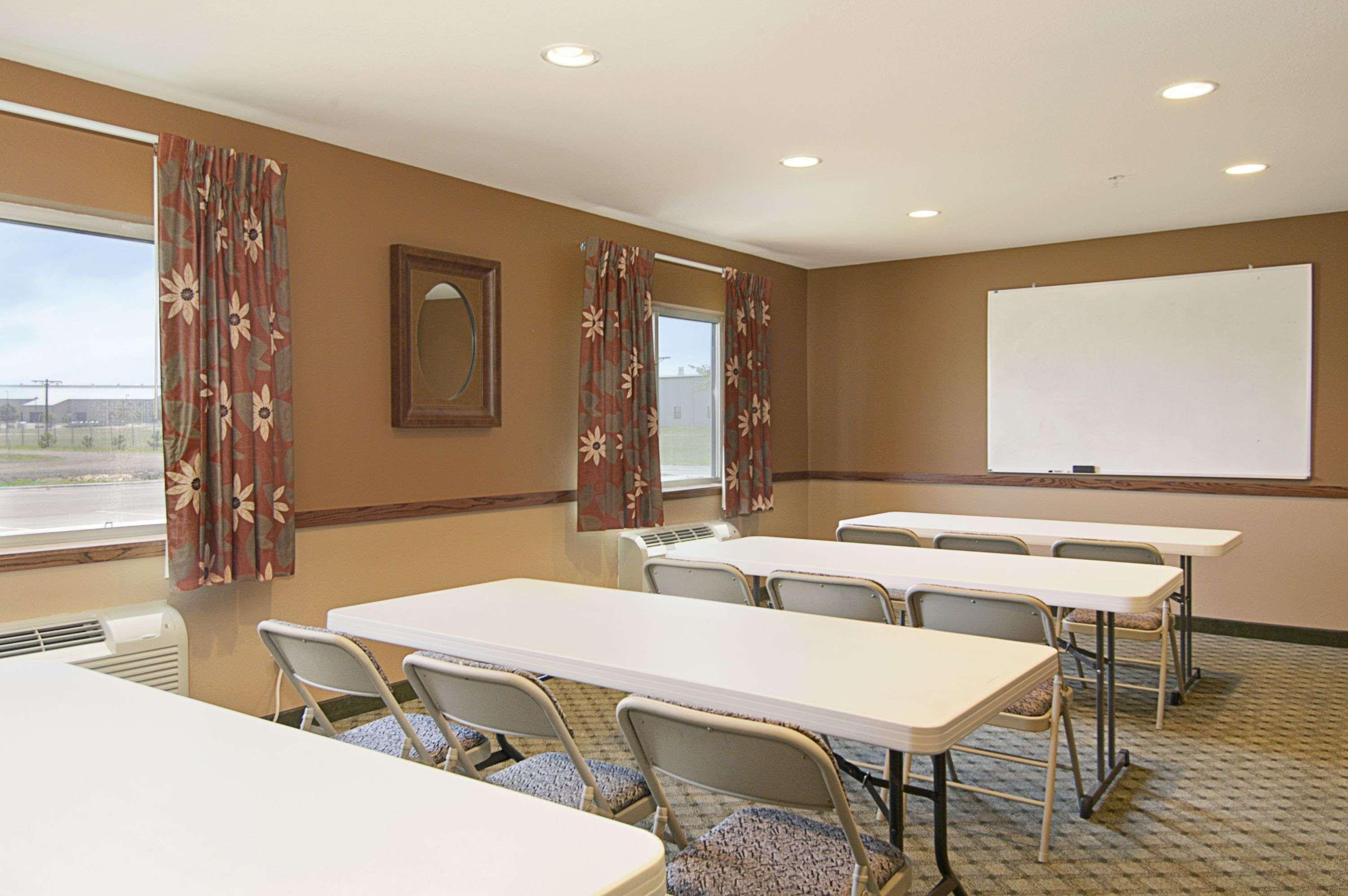 Sala de Reuniones Super 8 by Wyndham Topeka at Forbes Landing