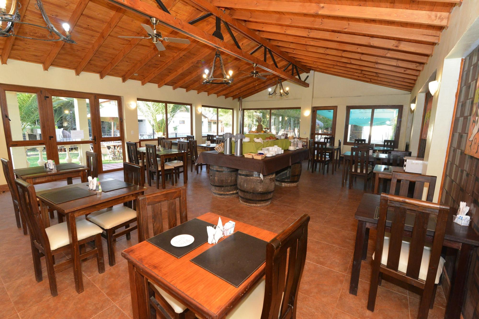 Restaurant Howard Johnson by Wyndham Rinconada de Los Andes