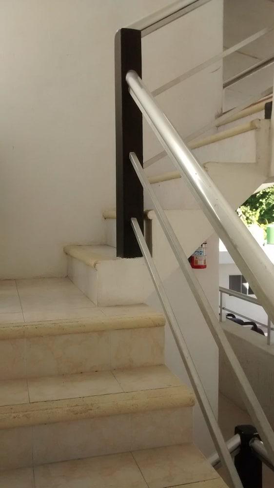 Varios Hotel 49
