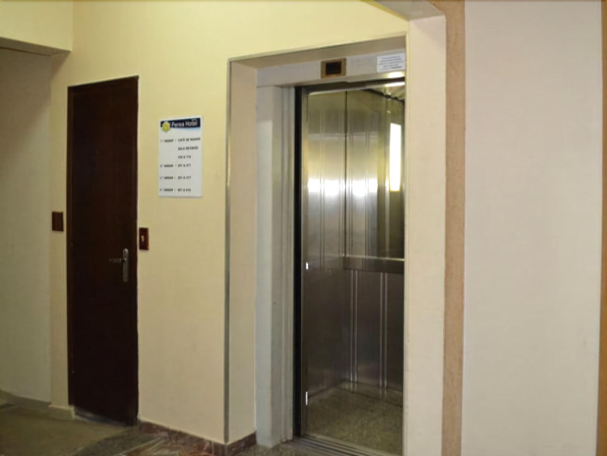 Varios Perea Hotel