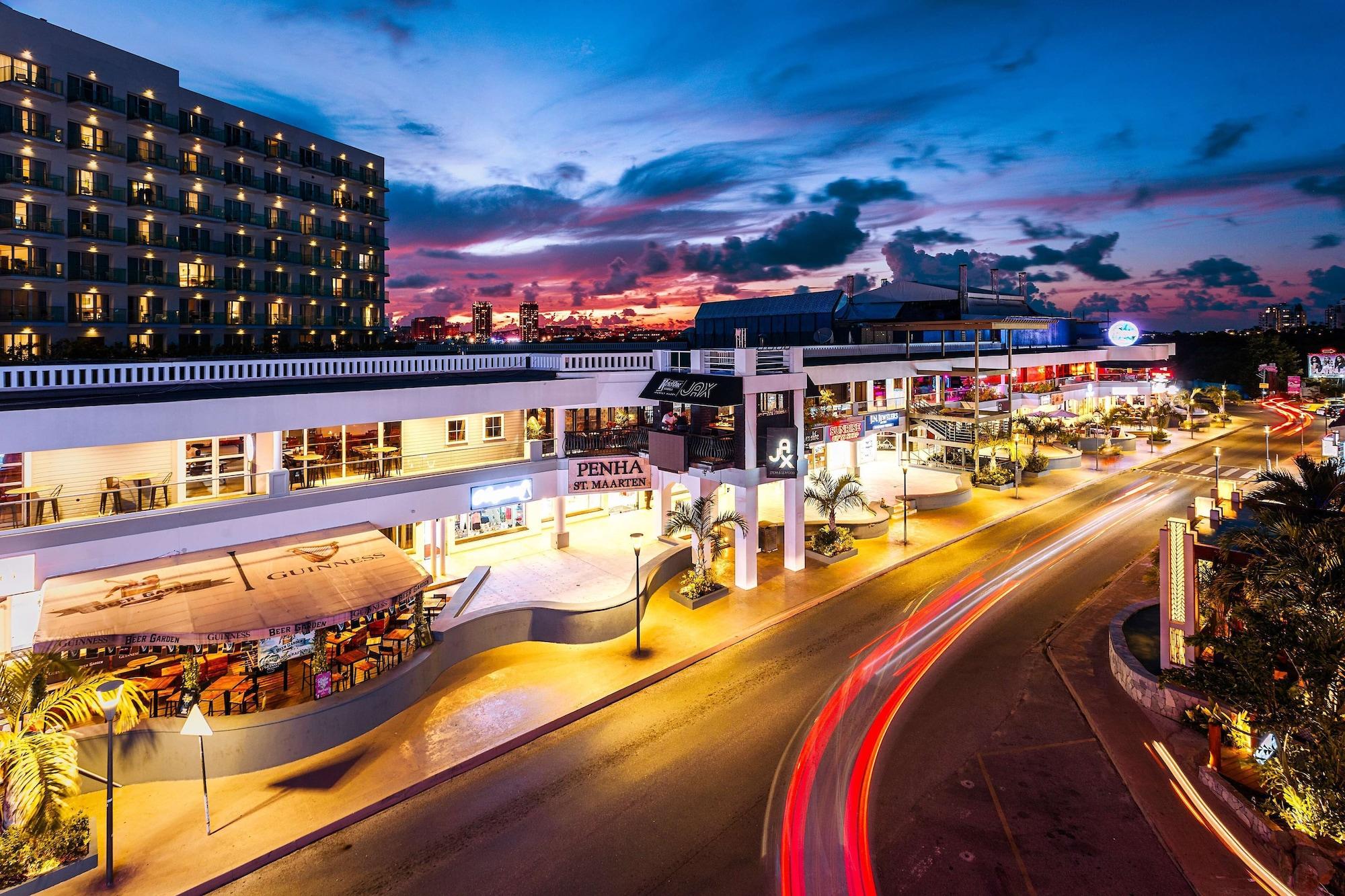 Vista Exterior Sonesta Maho Beach All Inclusive Resort Casino & Spa