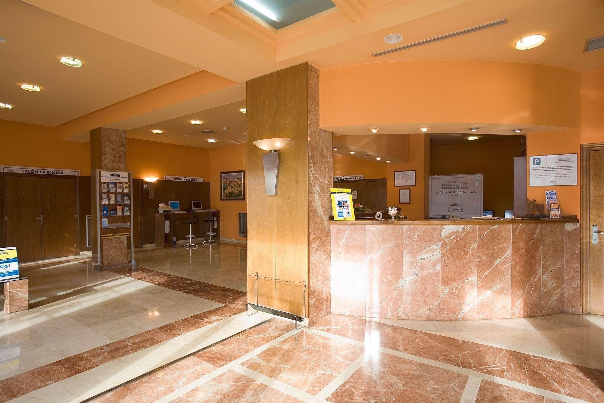 Vista Lobby Hotel Ponferrada Plaza