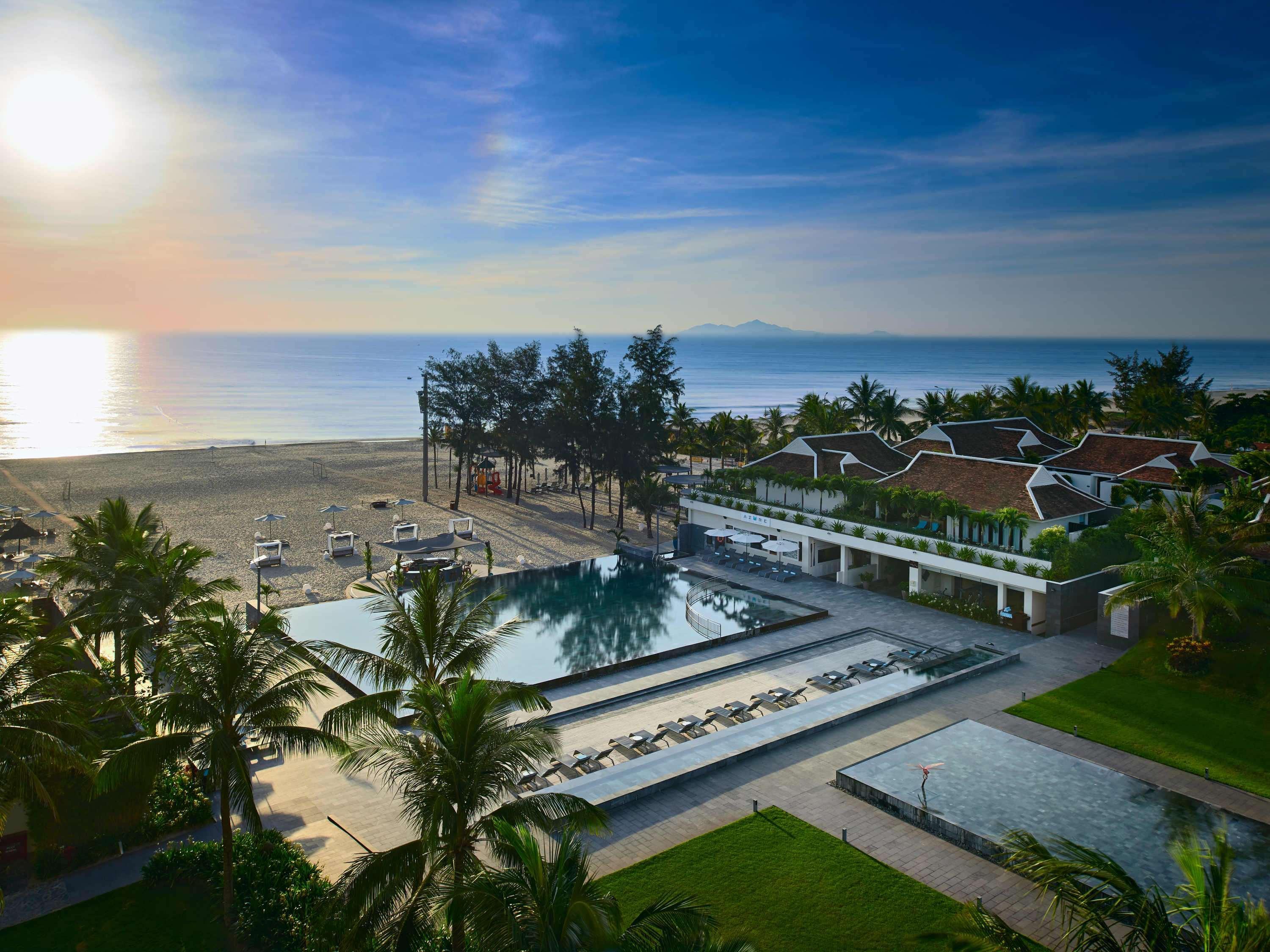 Vista Exterior Pullman Danang Beach Resort