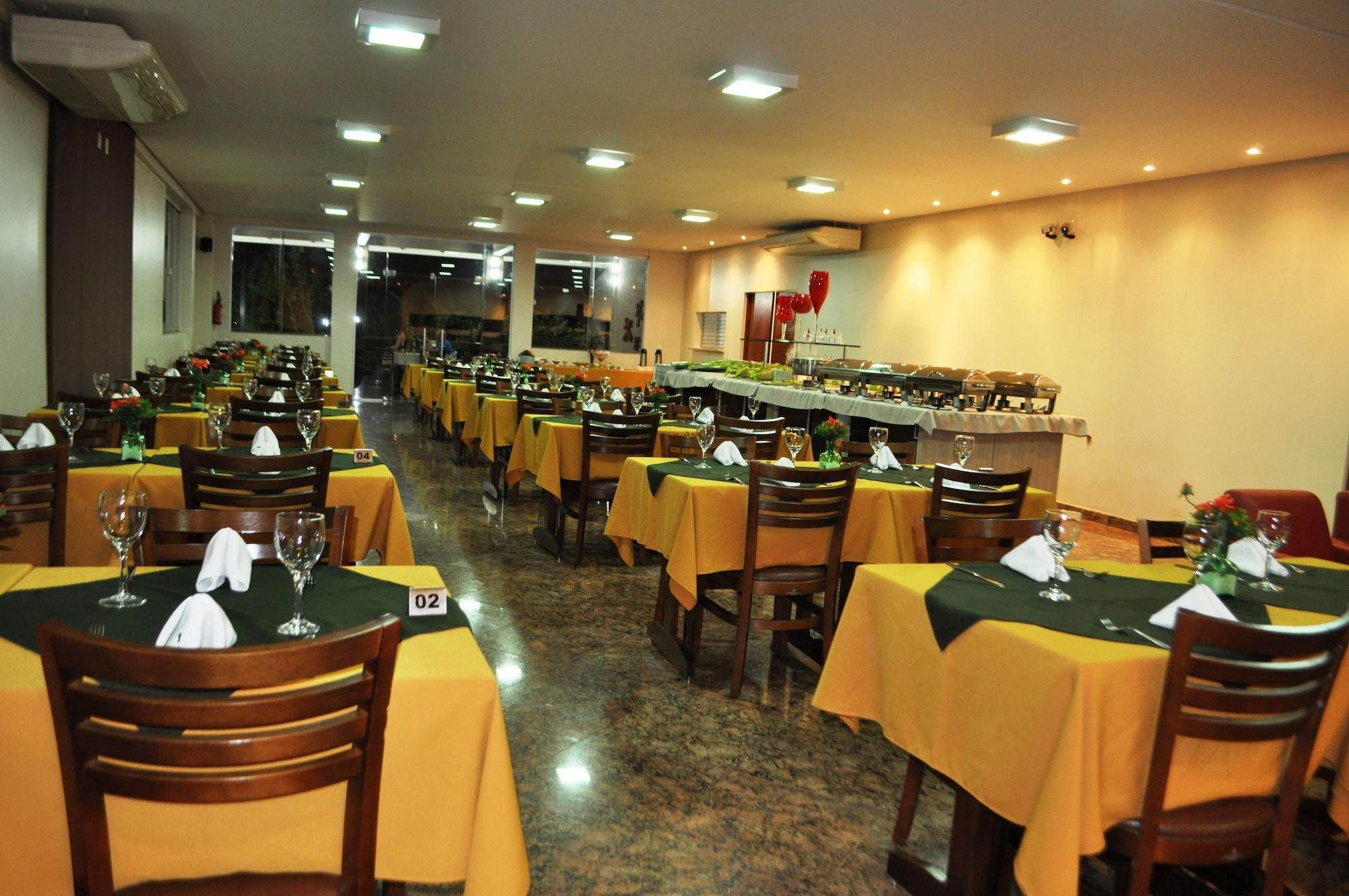 Restaurant eSuites Vale dos Carajás