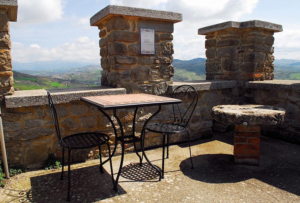 Varios Castello di Giomici