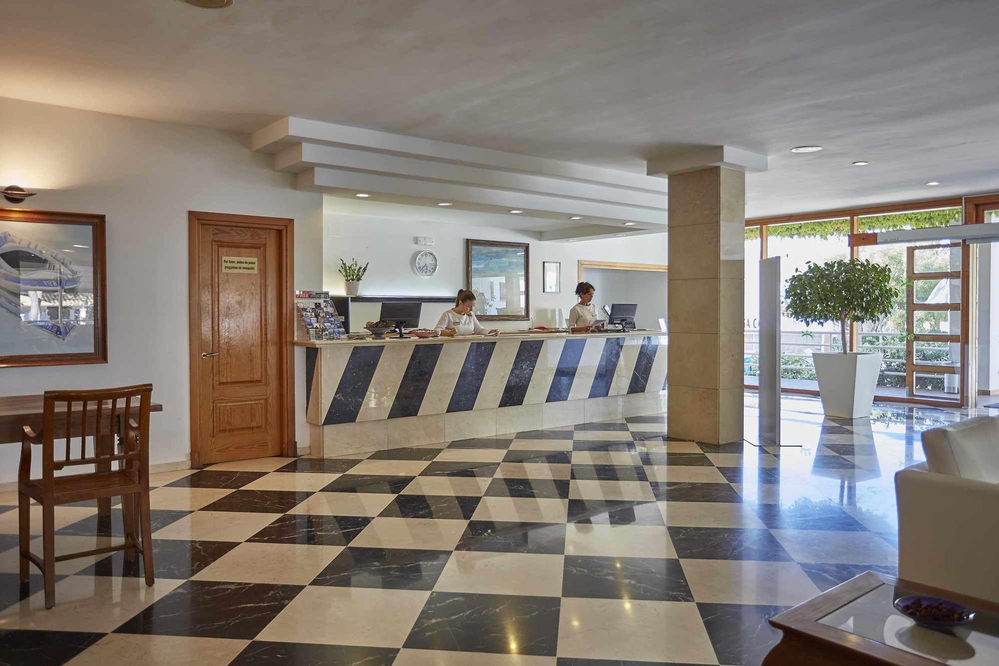 Vista Lobby Prinsotel La Caleta Hotel