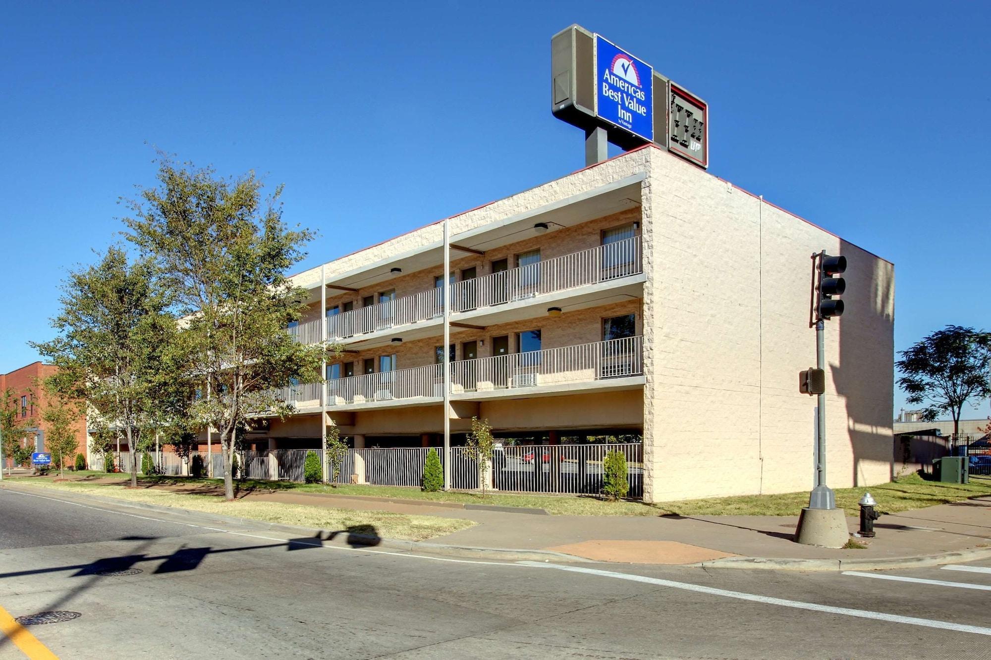 Varios Americas Best Value Inn St. Louis Downtown