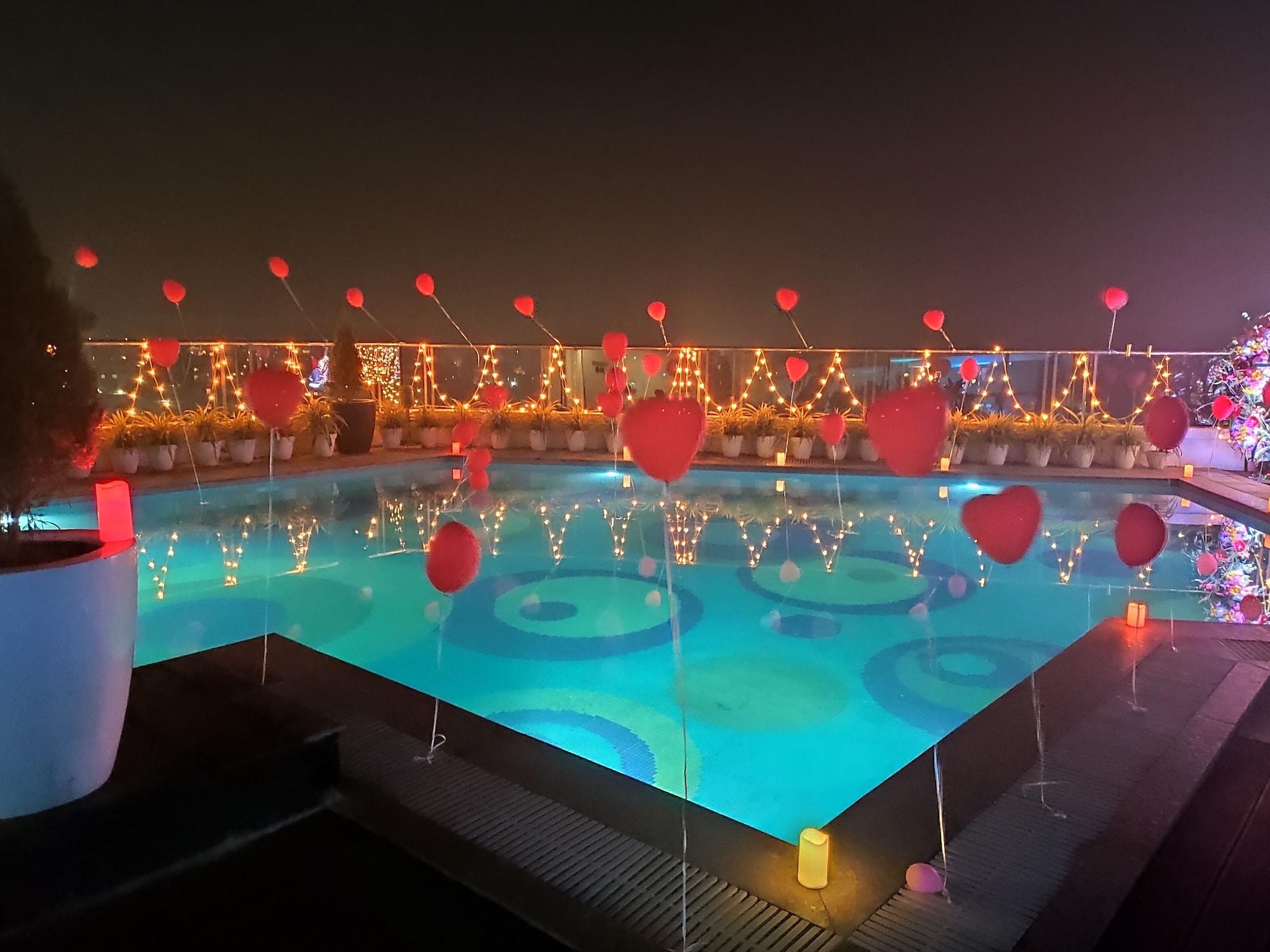 Vista Piscina Hotel Pal Heights Mantra