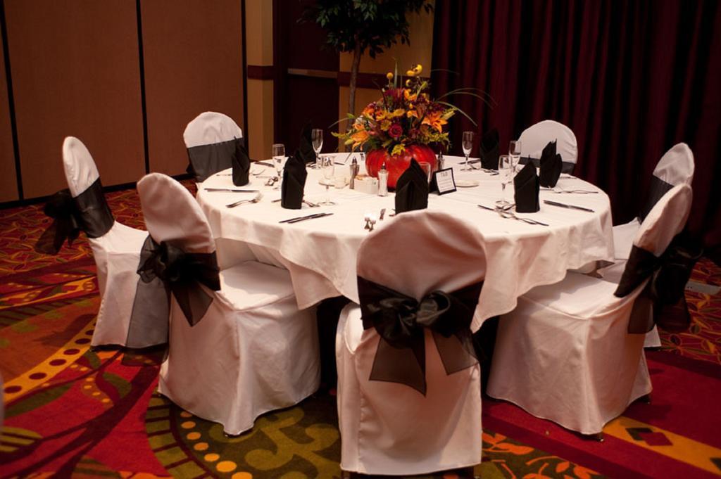 Vista Exterior Embassy Suites Hilton Loveland Conference Center