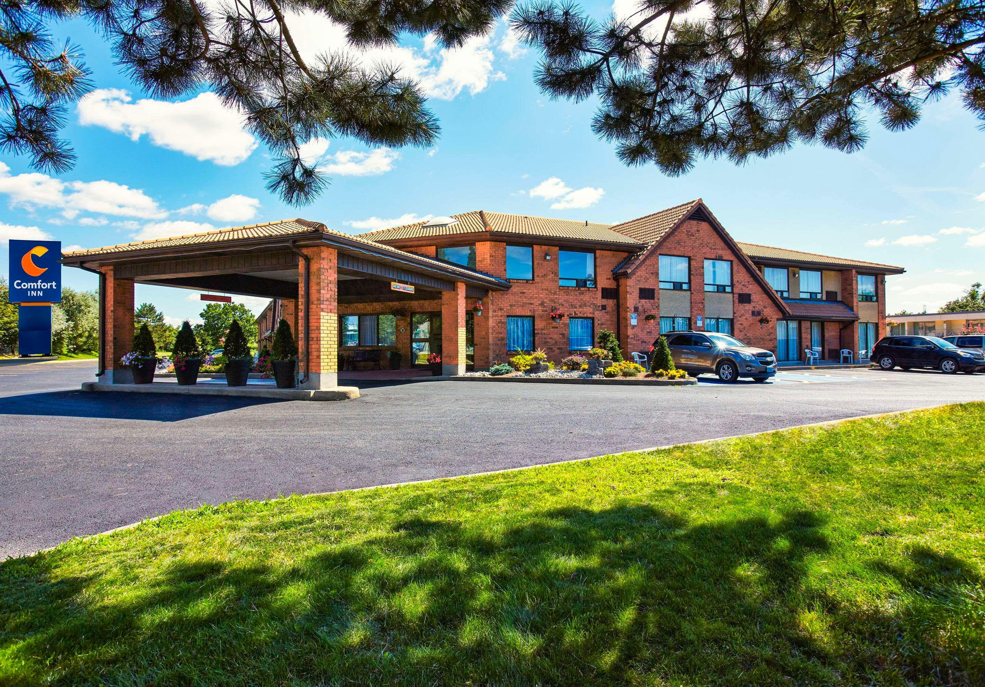 Vista Exterior Comfort Inn (Pickering)