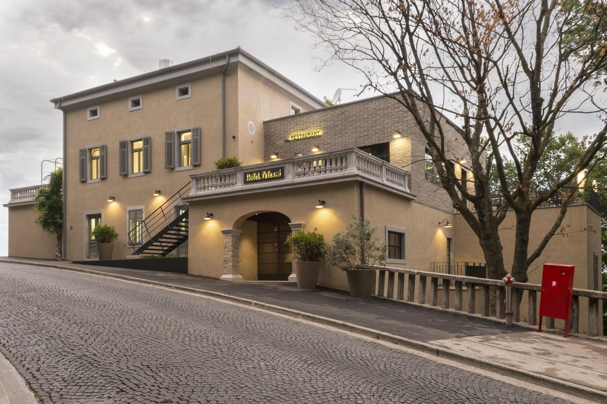 Vista Exterior Hotel Peteani
