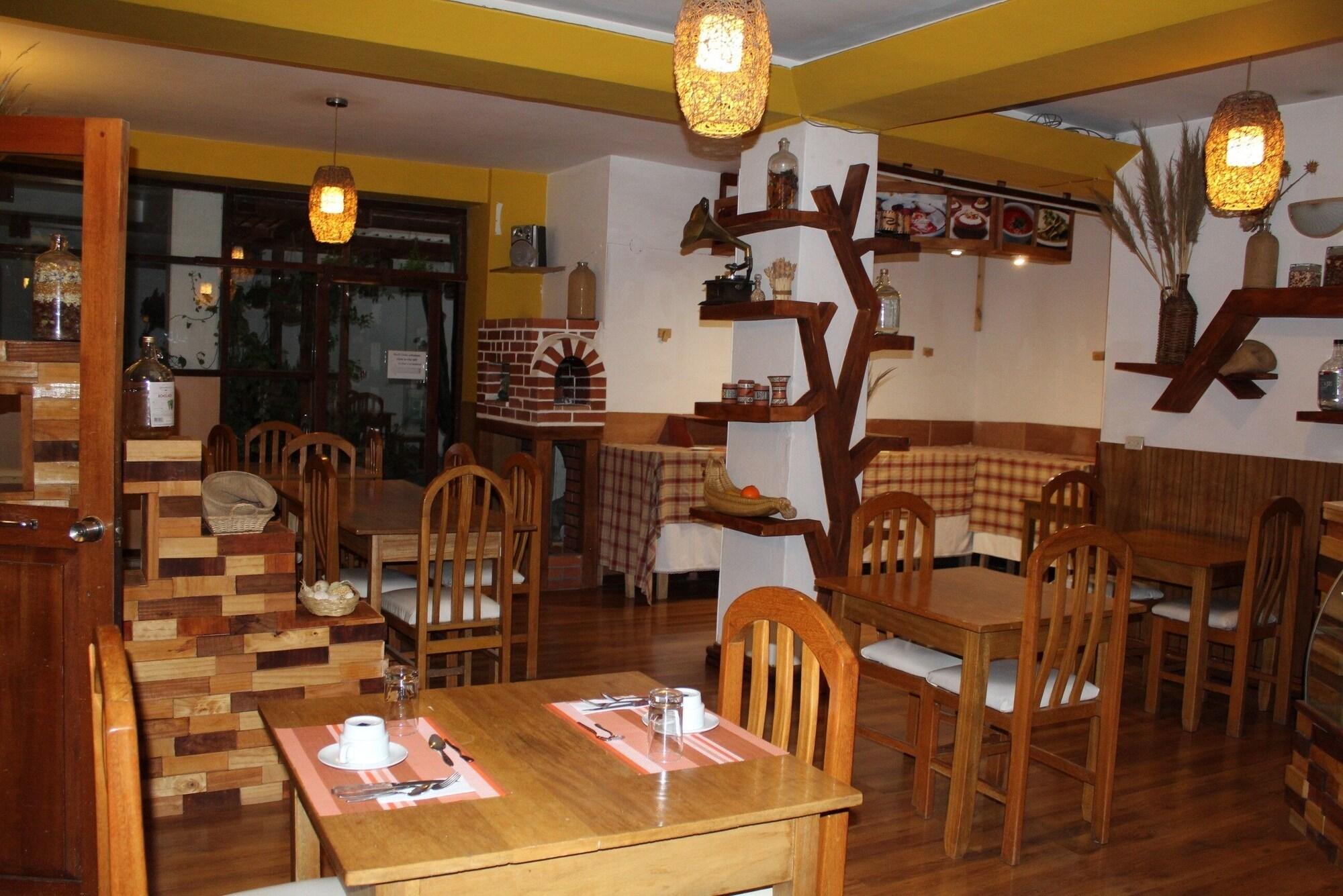 Varios Kaaro Hotel El Buho