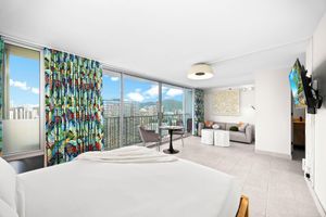 Alquiler Vacacional - Pacific Monarch Condos Near Waikiki Beach w/ City & Ocean Views