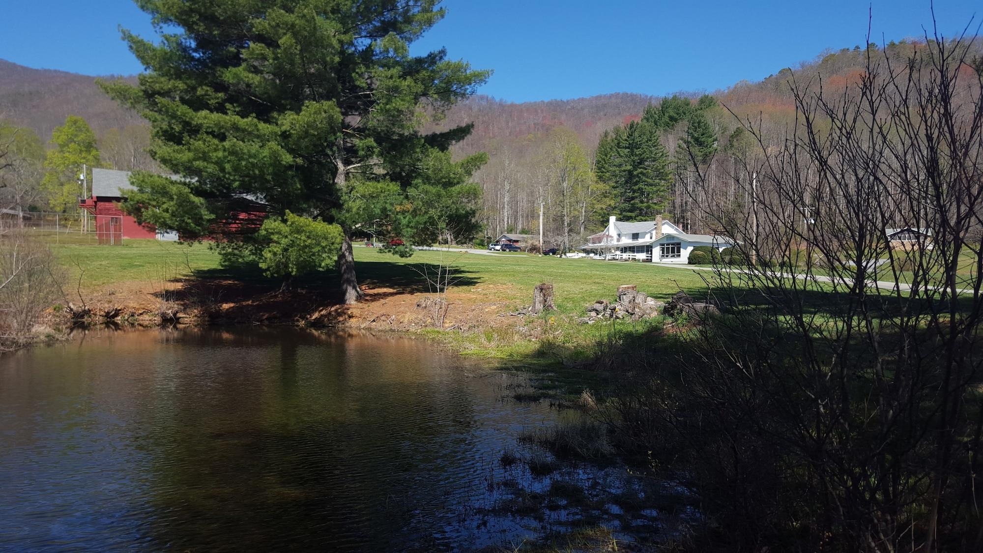 Varios Pisgah View Ranch