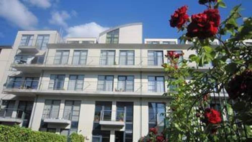 Varios AXL Flathotel