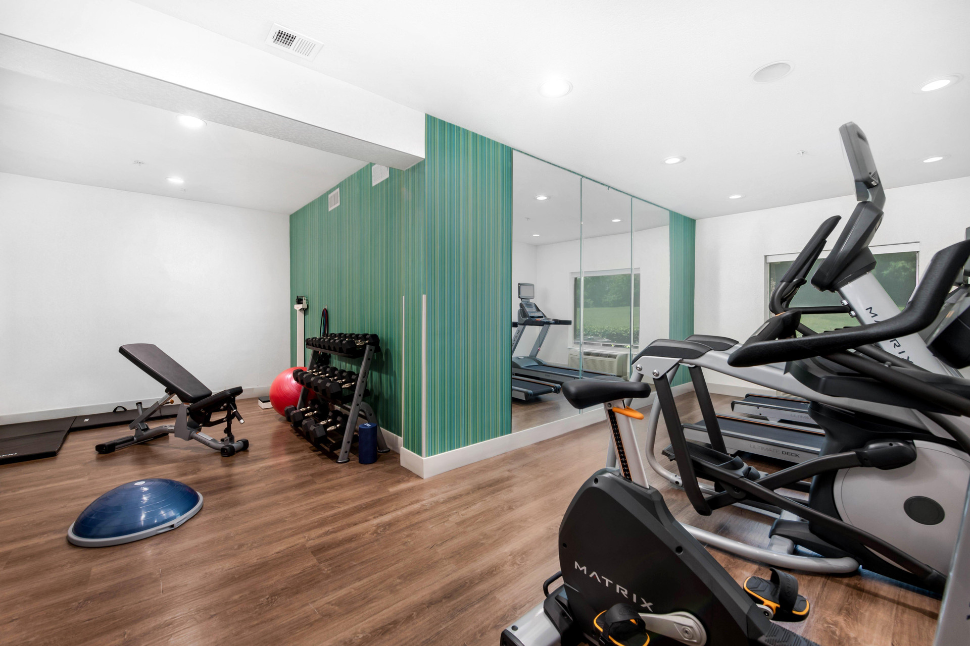 Instalaciones Recreativas Holiday Inn Express Hotel and Suites Conroe