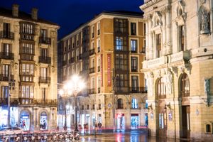 Alojamiento - Petit Palace Arana
