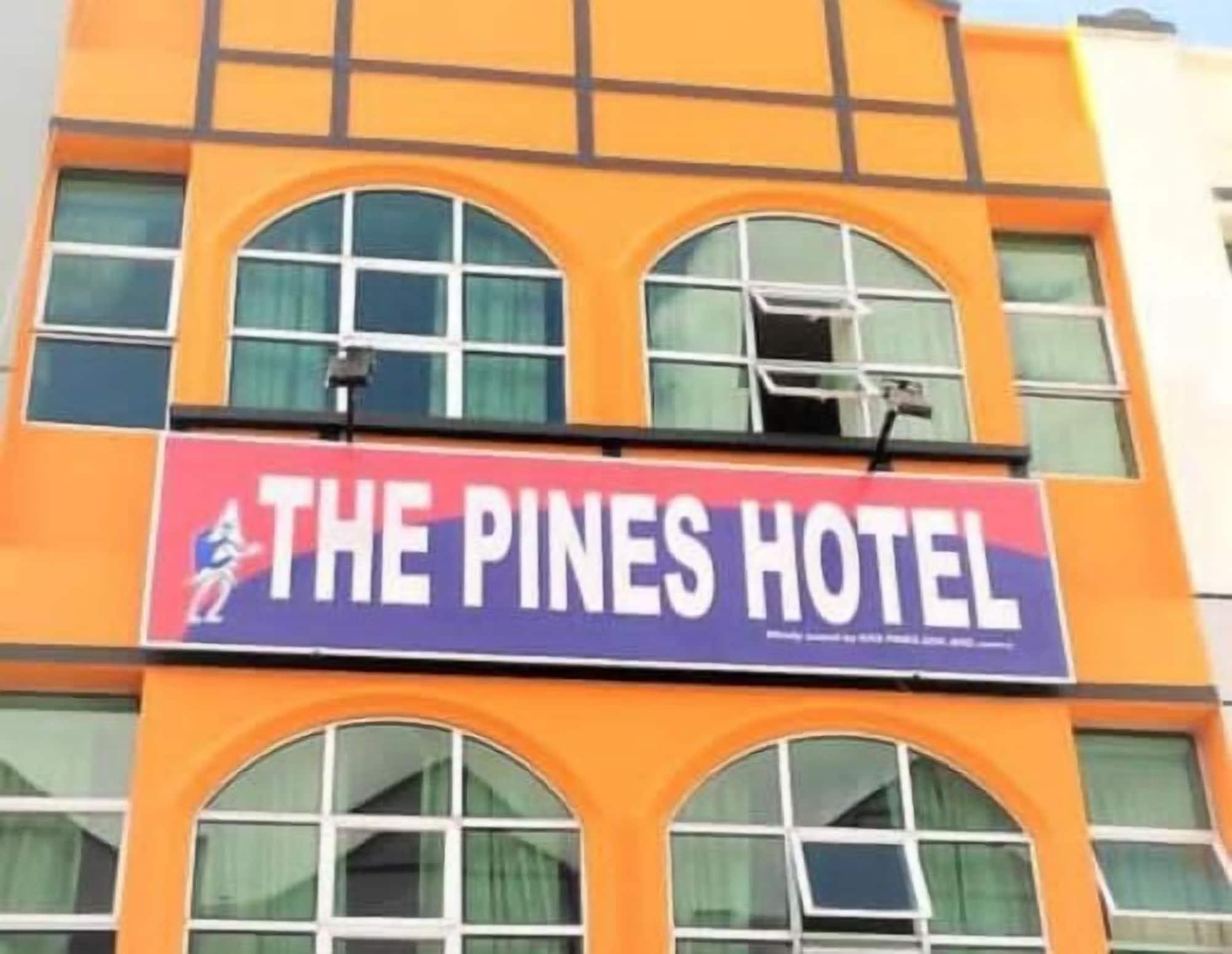 Vista Exterior The Pines Hotel