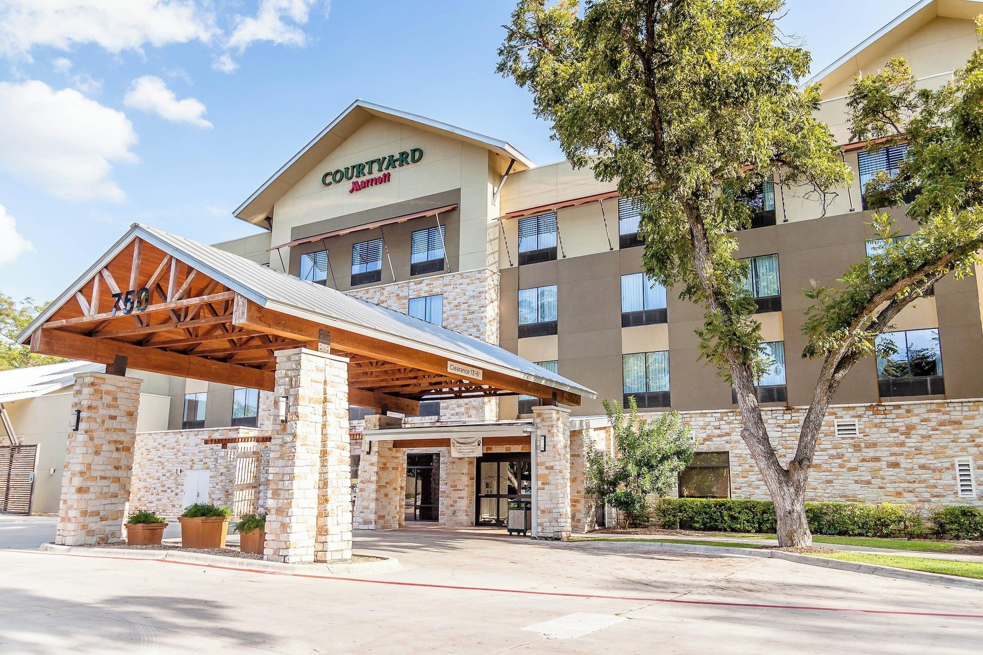Vista Exterior Courtyard by Marriott New Braunfels River Village