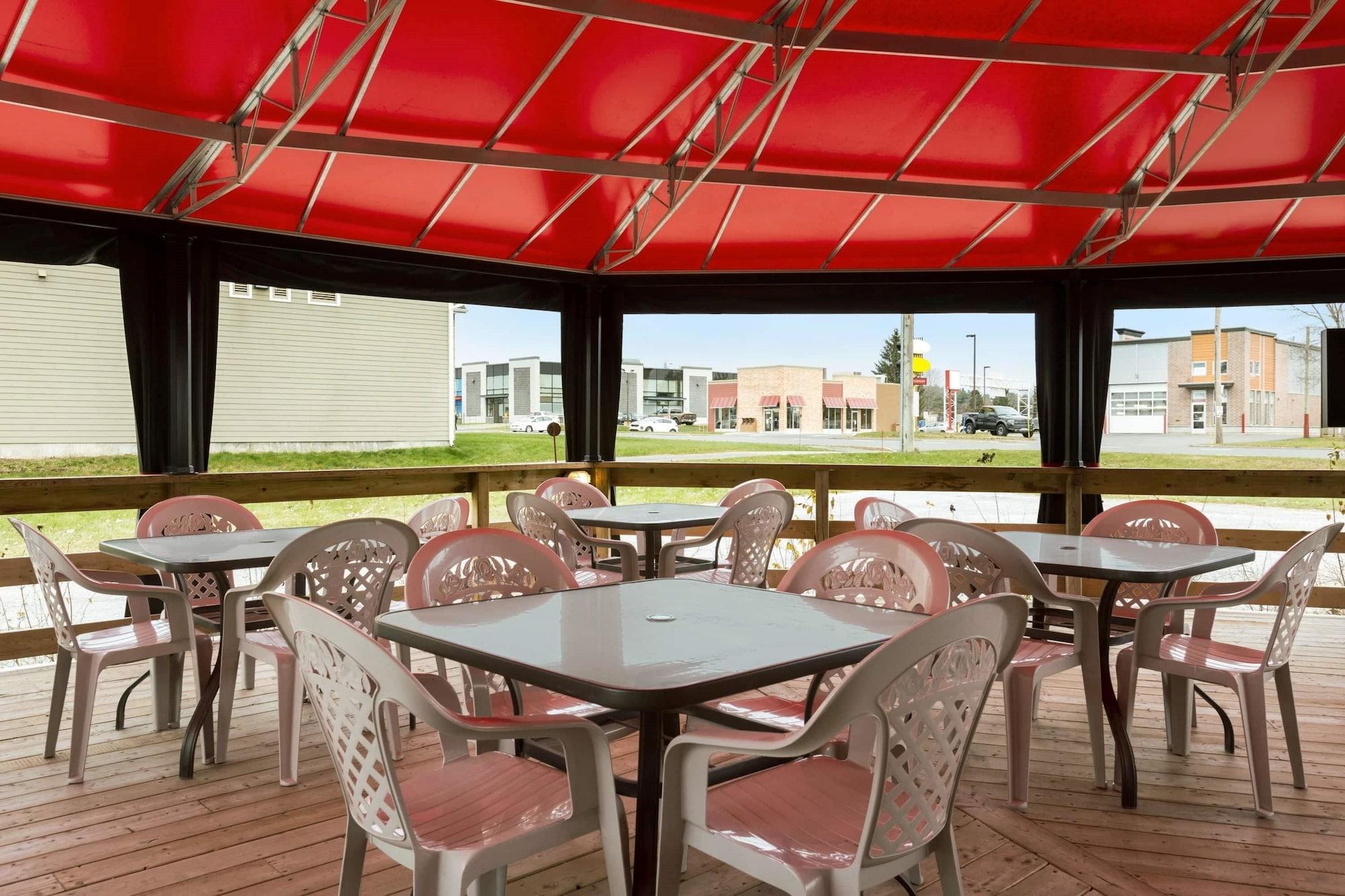 Restaurant Days Inn by Wyndham Trois-Rivieres