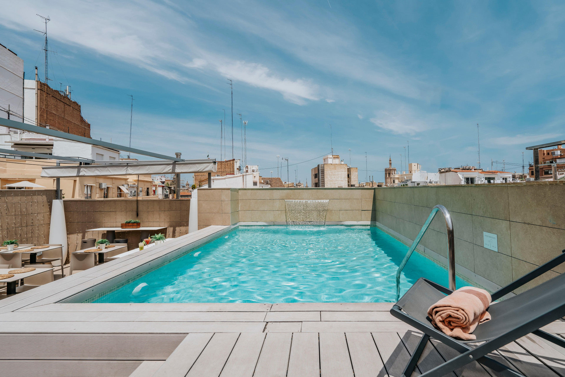 Vista Exterior Vincci Mercat Hotel