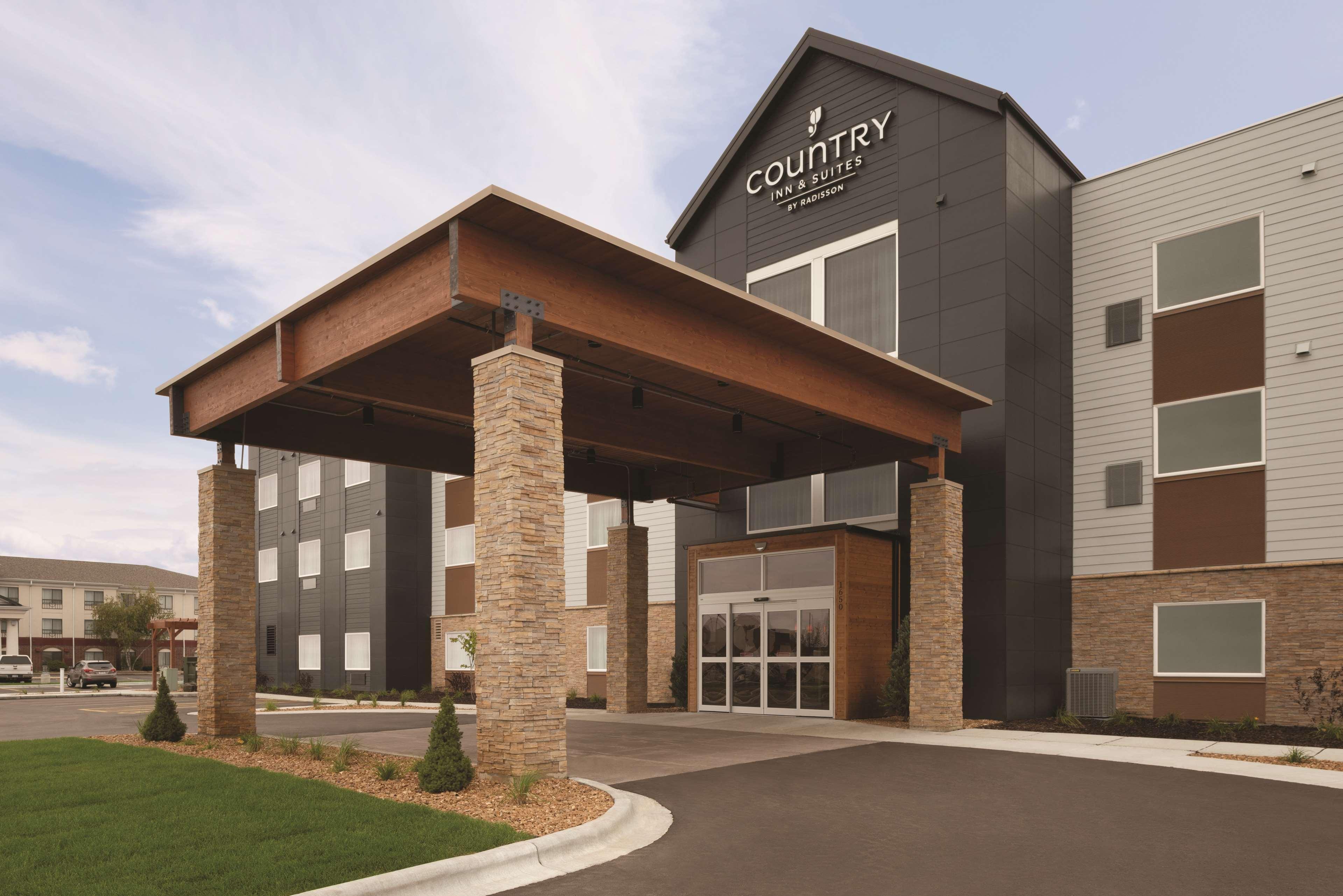 Vista Exterior Country Inn Suites By Radisson, Ft. Atkinson, Wi