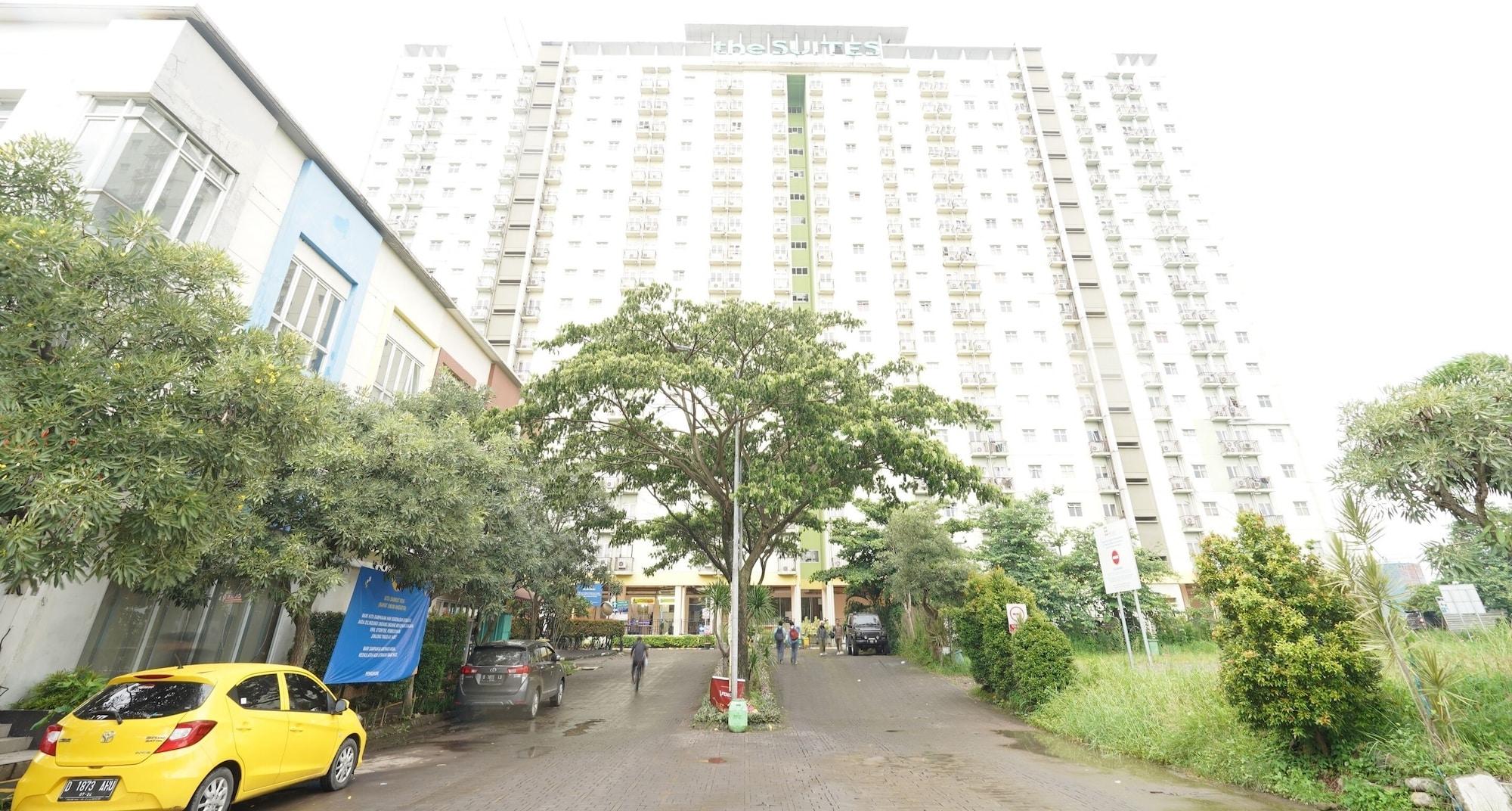 Vista Exterior OYO 93547 Metro Suites Apartment By Barbie Homestay
