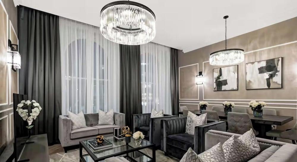 Varios Luxury Georgian City Retreat 5-Star Location