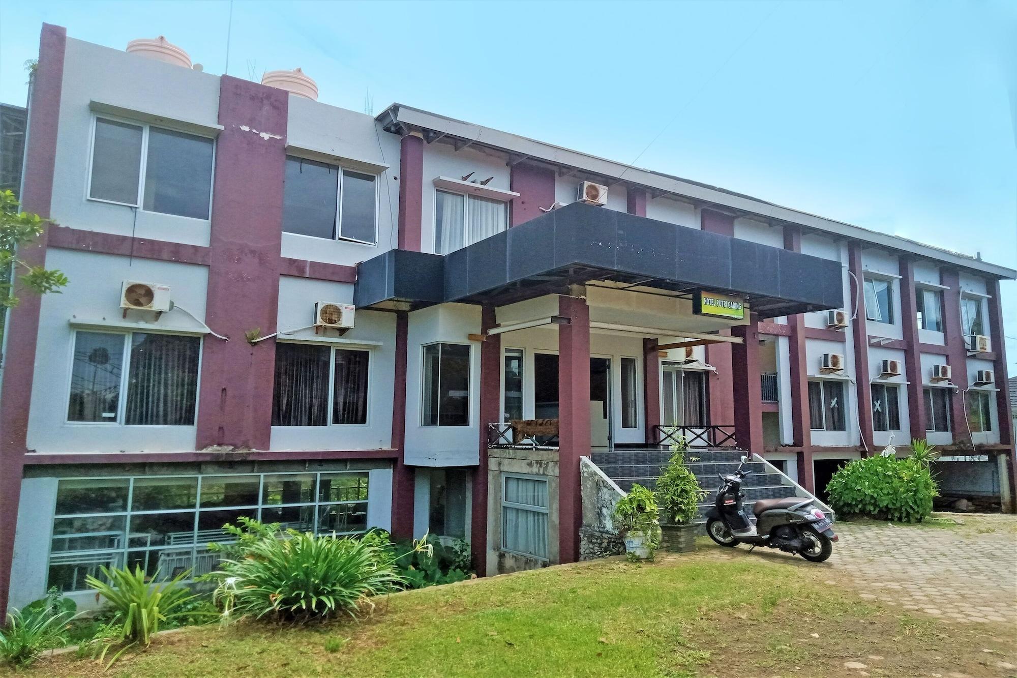 Vista Exterior OYO 91876 Hotel Putri Gading 2