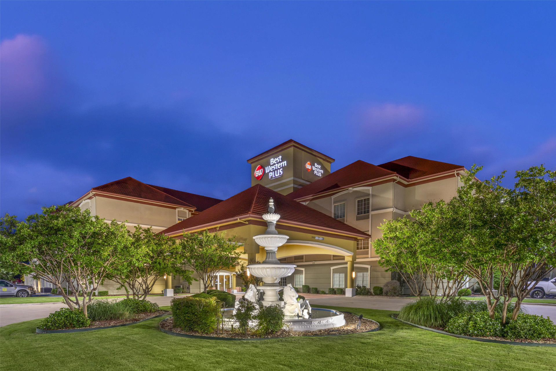 Vista Exterior Best Western Plus Monica Royale Inn & Suites
