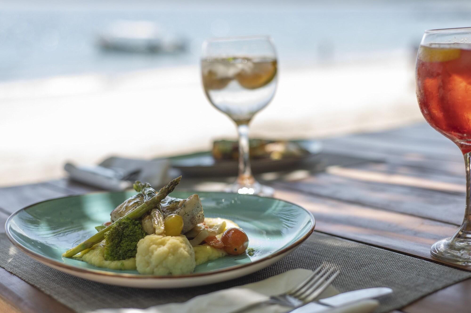 Restaurant Los Vivos Beachfront Experience