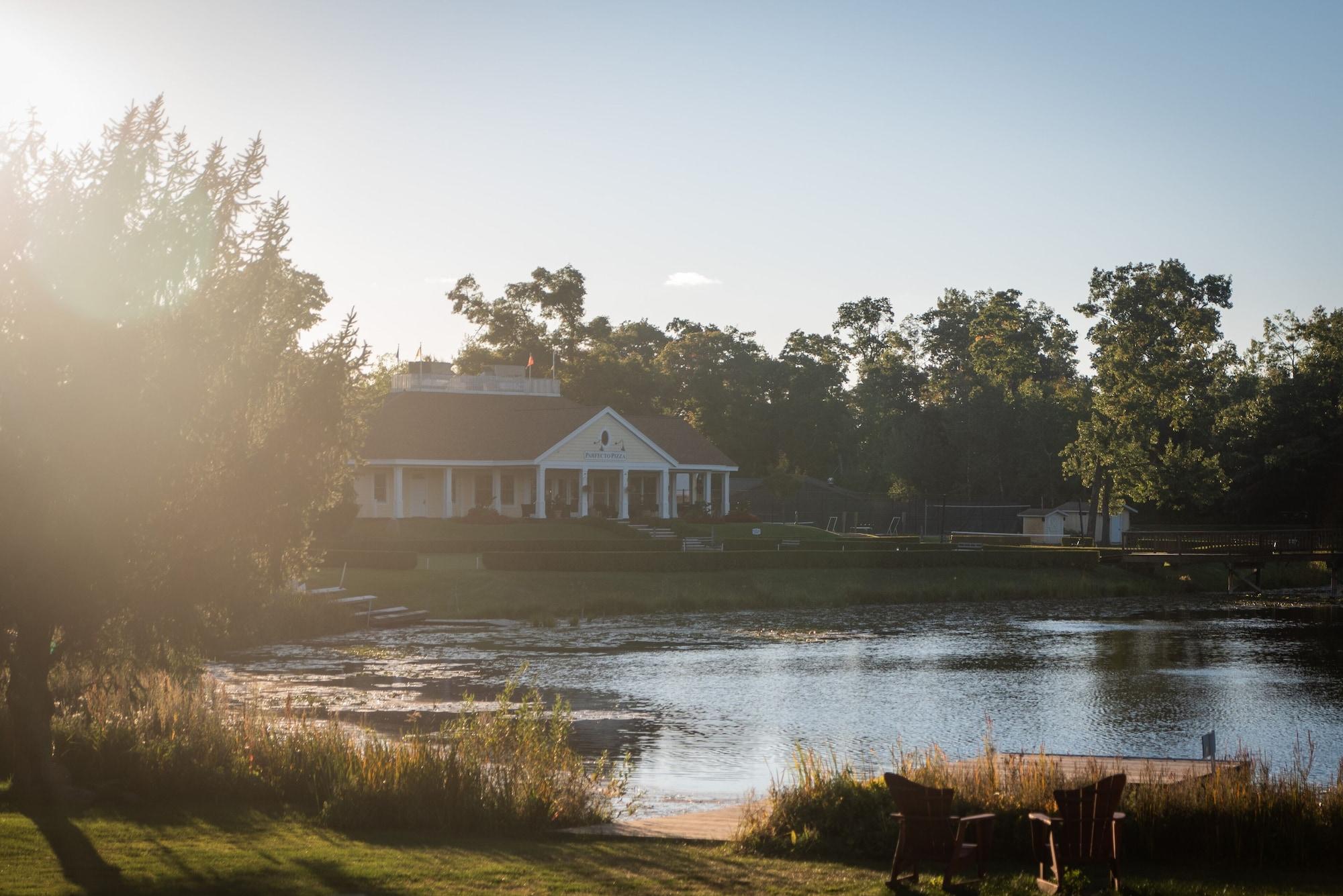 Vista Exterior Maddens On Gull Lake