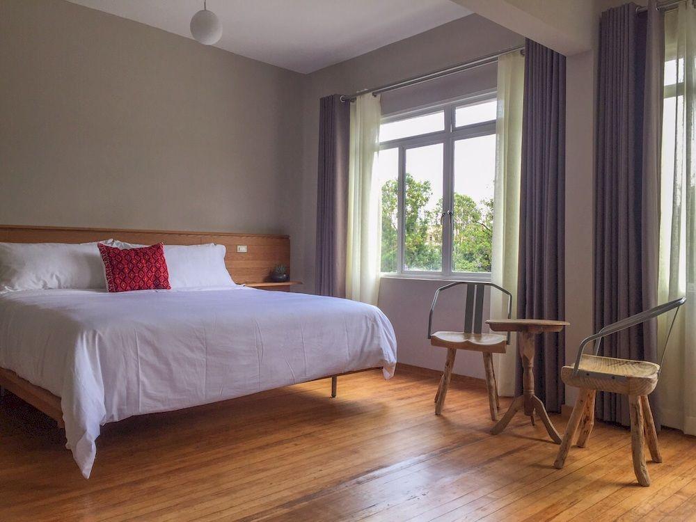 Varios Chaya B & B Boutique