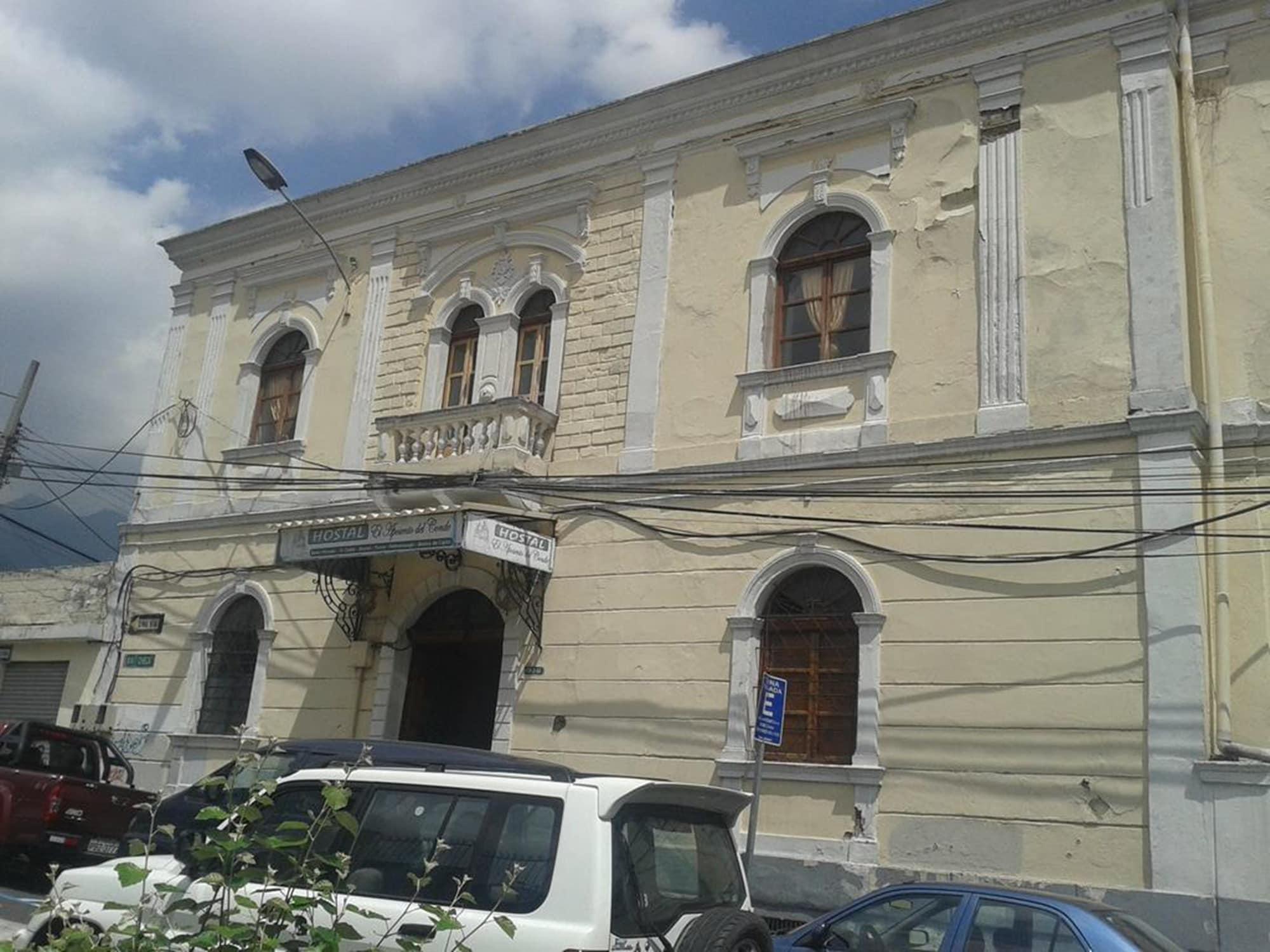 Vista Exterior Hojas Quito Life